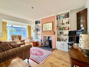 Lounge- click for photo gallery